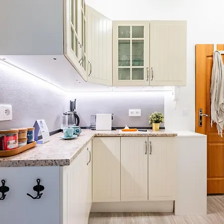 Days - Stylish With Netflix In Hip Karlin Apartmán Praha