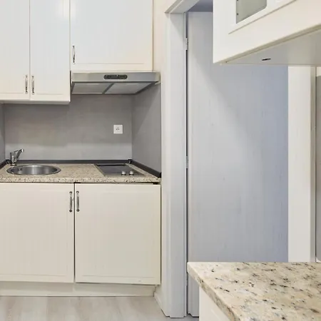 Days - Stylish - Trendy Neighborhood Apartment Prague