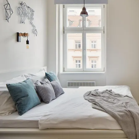 Days - Stylish - Trendy Neighborhood Apartment Prague
