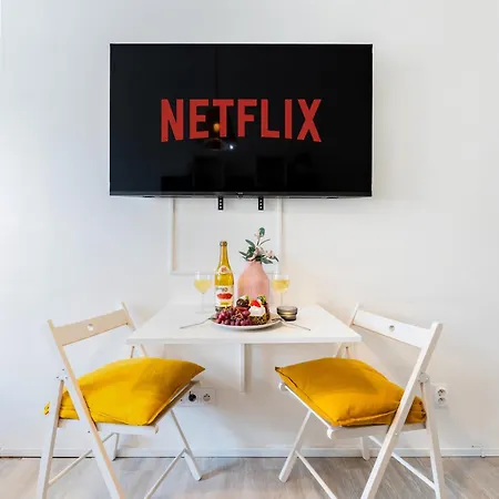 Prague Days - Stylish Condo With Smart Tv In Hip Karlin *