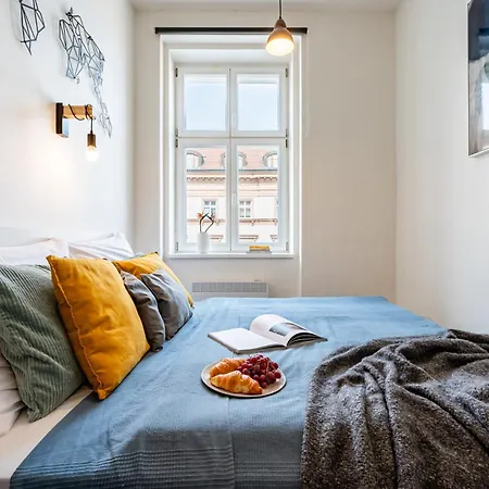 Prague Days - Stylish Condo With Smart Tv In Hip Karlin アパート