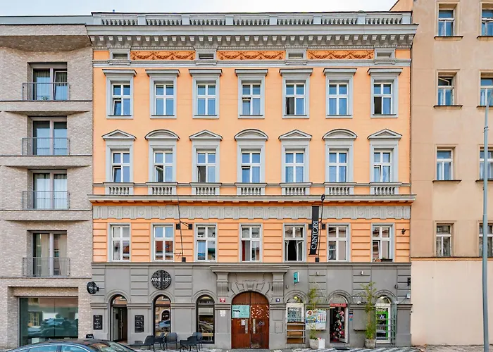 Days - Stylish With Netflix In Hip Karlin Praga