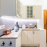 Apartment Days - Stylish With Netflix In Hip Karlin Prague