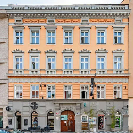 Days - Stylish With Netflix In Hip Karlin Prague